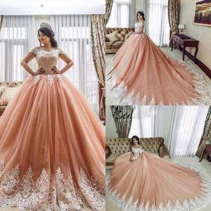 Elegancka Arabska Peach Orange Prom Dresses Suknia Balowa Lace Up Cap Rękawy Puffy Tulle Quinceanera Suknie Wieczorowe Długie Pociąg Enginę 2018