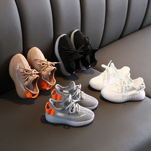 Baby barns sneakers pojkar lysande botten flygande vävda mesh andningsbara barn skor för flickor mjuka botten barn sportskor