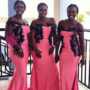 Nigeria Women Bridesmaid Dress Sexig Off Shoulder Black Lace Appliques Mermaid Maid of Honor Gowns för bröllop plus storlek brudtärna klänning