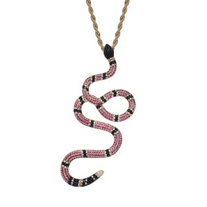 La più recente collana con pendente a forma di serpente colorato con zirconi cubici e catena a corda