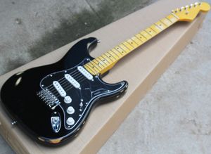 黒いビンテージスタイルのエレクトリックギター、黄色いカエデの首、黒いPickguard、SSSのピックアップは、要求としてカスタマイズできます