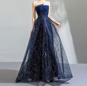 Abiti da sera senza spalline blu navy Abito da ballo lungo Morbido tulle con paillettes brillanti Indietro con lacci