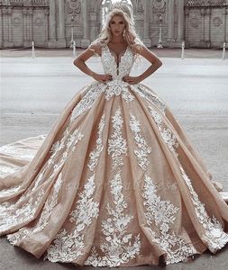 Arabisk Dubai Luxury Champagne Ball Gown Bröllopsklänningar 3D Appliques Lace Bridal Gowns V Neck Ruched Long Wedding Dress Robe de Marie