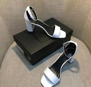 Hot Sale-Fashion New Patent Ladies, Classic Alphabet Heels För Damer Sexig Bankett Klänning Bröllop Heels + Box