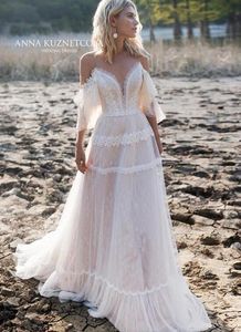 2020 Abiti da sposa bohémien senza spalline con spalle scoperte Una linea in pizzo con applicazioni Boho Abito da sposa senza schienale Plus Size Abiti da sposa da spiaggia