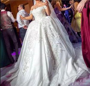Satin-Ballkleid-Hochzeitskleider mit Spitzenapplikationen, langer Zug, schulterfrei, Brautkleid in Übergröße, maßgeschneiderte Brautkleider