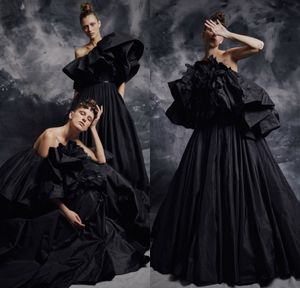 Mütevazı özelleştirilmiş top siyah gece elbise kolsuz askısız resmi elbise saten dantelli zemin uzunluğu parti nedime elbisesi