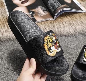 Homens Flor de Moda de Nova Mulheres Chinelos calça All Tamanho da flor da ameixa Moda larga e plana Slippery Com Thick Sandals Slipper Flip Flops 35-45