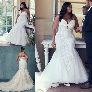 Stunning Plus Size Mermaid Lace Wedding Dresses Spaghetti Straps Plunging Neck Bridal Gowns Sweep Train Tulle Trumpet robe de mariée