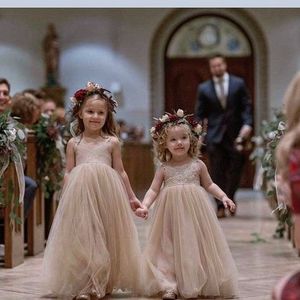 Champagner Spitze Tüll Blumenmädchenkleider für Hochzeit Kinder 2022 Empire Taille Flügelärmel Juwel Prinzessin Party Abendkleider Teenager Kommunion