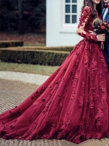 2020 Ny sexig Burgundy Ball Gown Quinceanera Klänning Sheer Neck Lace 3D Appliques Beaded Sweep Train Puffy Plus Size Custom Prom Evening Gowns