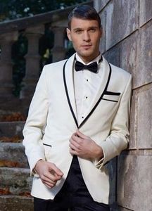 Brand New Ivory Mens Wedding Tuxedos Shawal Lapel Slim Fit Padrinos de boda Esmoquin Popular Man Blazers Chaqueta Excelente traje (Chaqueta + Pantalones + Corbata) 1532