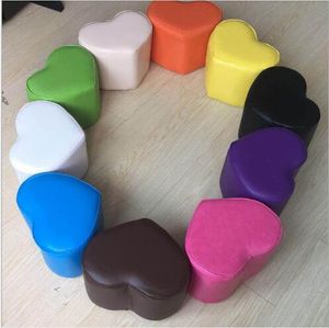 Bankhocker aus massivem Holz können individuell angepasst werden. Andere Kindermöbel lieben Sofa-Make-up-Nagelwechsel-Schuhhocker