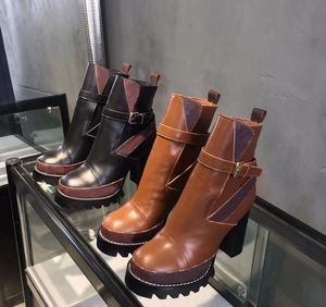 Hot Sale-Designer Kvinnor Martin Stövlar Mode Boots Flamingos Kärlek Arrow Medalj Grov Öken Boot Vinter Läder Kvinna Skor