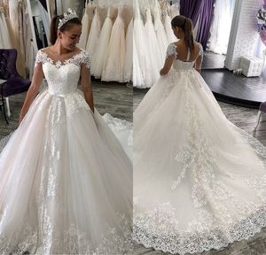 Bohemian Ball Gown Luxury Wedding Dresses Tulle Lace Applique Crystal Formal Dress Jewel Neck Short Sleeve Sweep Train Bridal Gowns