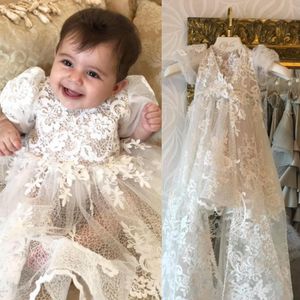 Baby Chopening Gowns Lace Short Sleeve Baptism Heliga Första Kommunen Klänningar Spädbarn För Spädbarn Tjejer Trottie Nurling Gown Party Dress