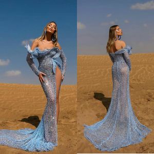 Se genom ljusblå kvällsklänningar Långärmade Ruffles Off Shoulder Beaded Prom Grows Runway Fashion High Split Celebrity Dress
