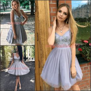 Piękna A-Line Tulle Sukienki do domu Aplikacje Koronkowe Pasy 2019 Club Wear Plus Size Graduation Ball Koktajl Juniors Druhna Dress