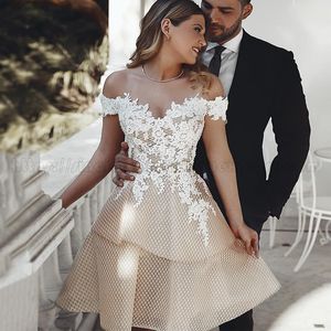 Nuovi abiti da sposa a champagne a linea a-line 2020 Appliques in pizzo Lunghezza al ginocchio Off di abiti da sposa a spalla personalizzato