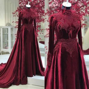 Robes de soirée musulmanes perlées bordeaux col haut manches longues en dentelle appliques surjupe robes de bal balayage train velours plume robe formelle