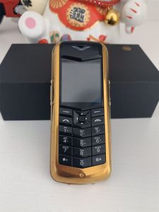 Olåst lyx klassisk läder signatur mobiltelefoner dual sim kort mobiltelefon metall kropp mp3 kamera Bluetooth klassiker 8800 cellphone