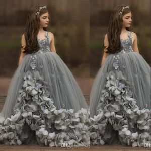 2023 Gray Girls Pageant Dresses V Neck Lace Hand Made Flowers Crystal Beads Princess Puffy Ball Gown Kids Flower Girls Dress Birthday Gowns