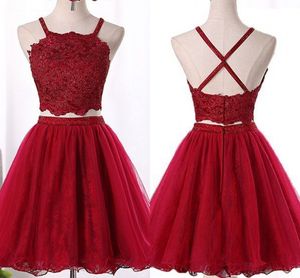 Vin röd kort prom klänningar halter unika rygglösa spets pärlstav kristall cutaway sida homecoming klänning billiga examen kappor juniorer