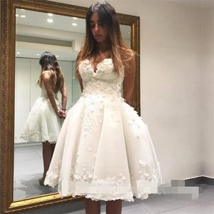 2020 Knee Length Lace Flowers Prom Dresses Ball Gown Strapless Backless Draped Applique Short Homecoming Graduation Dress Bridesmaid Party