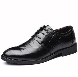 2019 New Men Dress Shoesフォーマルウェディング本革靴レトロブローグビジネスオフィスメンズフラットオックスフォード