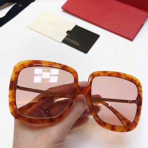 2020 Ny mode designer damer solglasögon fyrkantig ram avant-garde catwalk sommar stil toppkvalitet UV 400 skyddsglasögon med box0402