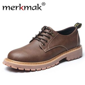 Merkmak 새로운 패션 이탈리아 남성 신발 럭셔리 클래식 남자 가죽 신발 남성 옥스포드 디자이너 방수 마틴 야외 신발