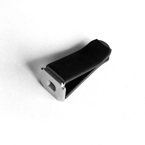 Yeni Geliş Oto Çıkışı Klipler Metal Alaşım beyaz siyah renk DIY Otomobil Parfüm Klip Dekoratif Araç Vents Kelepçe Aksesuarları 0 25jt E1