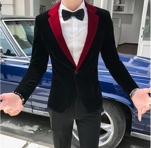 真新しい黒いベルベットの新郎Tuxedos Notch Lapel Center vent groomsman結婚式2ピースのスーツのファッションの男性Promのジャケットブレザー（ジャケット+パンツ+ネクタイ）