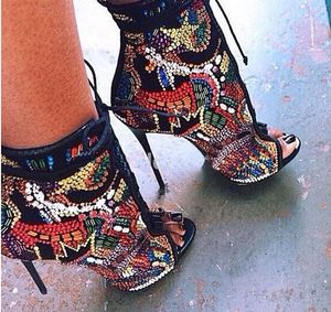 Hot Sale-Heels Summer Sandals Stövlar Crystal Covered Comic Ankel Booties Multicolor Diamond Sexy Stiletto Pumpar Damer