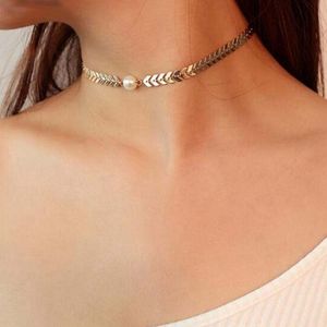 1Pc Trendy Minimalist Gold Color Chain Choker Necklace Letter V Arrow Chain Imitation Pearl Pendant Simple Clavicle Necklace