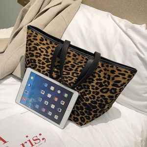 Designer-2019 novo saco de leopardo largo alça de ombro vintage bolsa senhora bolsa de ombro largamente alça de ombro feminino messenger bags mitao / 9