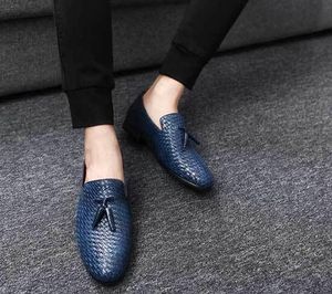 브랜드 남성 패션 짠된 신발 손으로 만든 Tassels 지적 발가락 캐주얼 가죽 드레스로 퍼 웨딩 신랑 플랫 신발