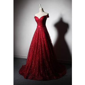 Sexig av axelns långa mörkröda brudtärna klänningar Zipper Back Shining Sequins Billiga Party Dress Real Pictures On Sale