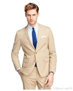 Smoking dello sposo di nuovo arrivo Due bottoni Beige Tacca bavero Testimoni dello sposo Best Man Suit Abiti da sposa uomo (giacca + pantaloni + cravatta) 441