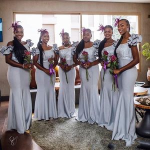 Gümüş Güney Afrika Mermaid Nedime Elbiseleri 2020 Off Omuz Dantelli Hizmetçi Onur Törenlerinde Kat Uzunluk Düğün Konuk Elbise AL4708