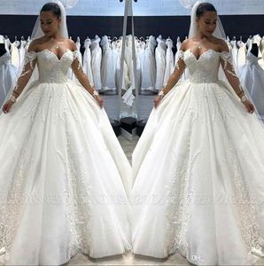 Sexig Off Shoulder Princess Lace Ball Gown Bröllopsklänningar Sheer Långärmad Tulle Applique Court Tåg Bröllopsklänning Bröllopklänningar Vestidos