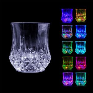 LED点滅輝くワインビールガラスカップマグの水の液体活性化されたライトアップ発光パーティーバードリンクカップ