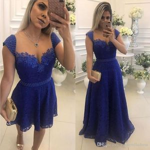 Sexig Bedövning Sweetheart Neck Kort Prom Klänning Med En Linje Lace Applique Beaded Avtagbar Kjol Navy Blå Homecoming Dress Plus Storlek