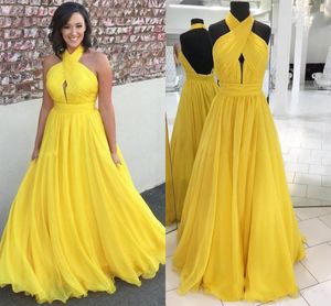 Modest Chiffon Yellow Long Evening Dresses Halter Pleated Flowy Floor Length Backless Prom Dress Cheap Formal Party Gowns