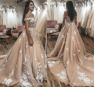 Splendidi abiti champagne economici con spalle scoperte Applicazioni di pizzo Sweep Train Plus Size Abito da sposa Abiti da sposa Abiti da sposa