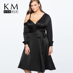 Kissmilk Plus Размер A-Line Стрит за плечевой ключицы с атласным платьем большого размера с длинным рукавом
