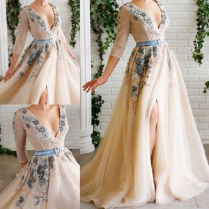 Stylowe Kwiatowe Appliqued Prom Dresses Deep V Neck A Linia Side Split Suknie Wieczorowe Plus Size Długość podłogi Tulle Długie Rękawy Formalna Suknia