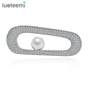 Delicate Brooch For Dinner Fashion Jewelry Party Micro Paved Tiny CZ Surround A Pearl White-Gold Color New Arrival LUOTEEMI