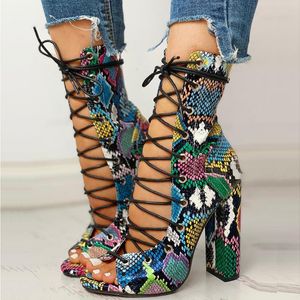 Sexy pelle di serpente multicolore stampa tacco alto con lacci decorazione nappa punta aperta scarpe da sposa estive sandali da donna di grandi dimensioni