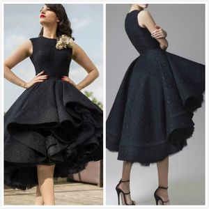 2019 Designer-Kleid, kurze Vorderseite, langer Rücken, Party-Abschlussball-Kleider, elegante schwarze Spitze, Dubai, arabische Abendkleider, Tee-Länge, High-Low-Promi